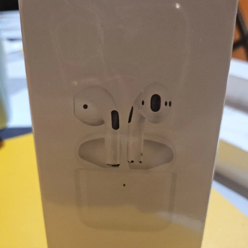 Pro 5 Wireless Earbuds - White